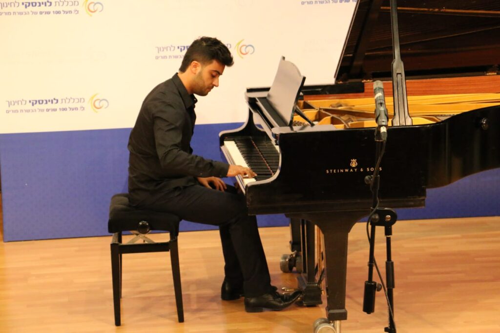 8aa1a890-abd3-4a6e-9f74-313c944bda44